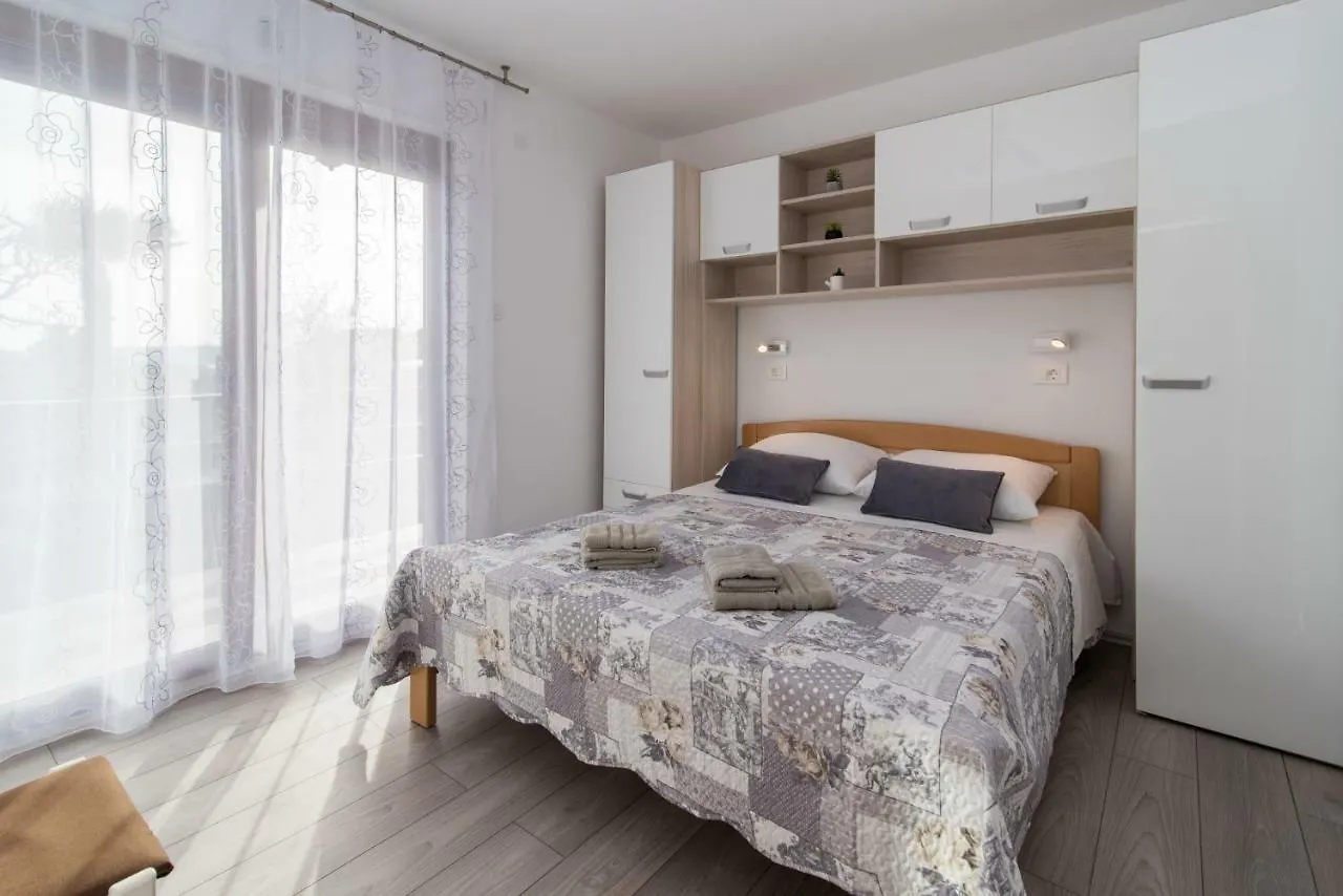 Apartment Apartmani Polonijo Nada Krk Town