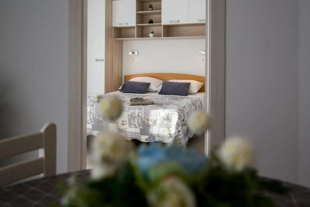 Apartment Apartmani Polonijo Nada Krk Town Kroatien